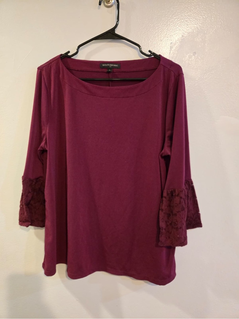 Banana Republic Women's Burgundy Lace-Sleeve Top Size L